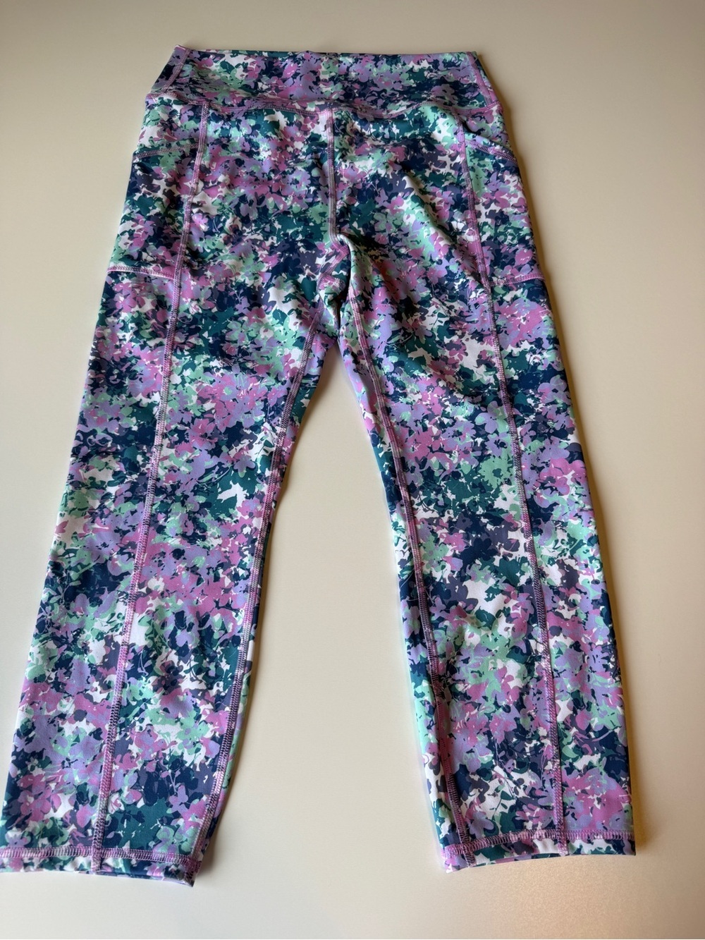 Brisas Women’s Purple Pink Green Floral Camo Medium Leggings-